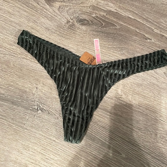 NWT VS PINK Thong - Medium